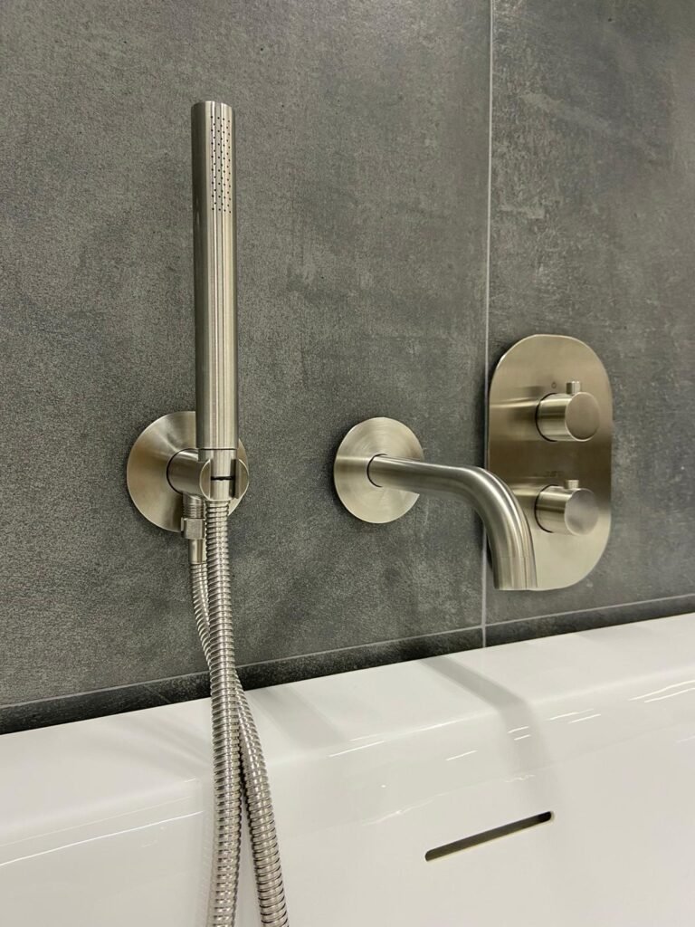 Badset inbouw met box thermostaat, muurbevestiging / doucheslang, staafhanddouche rond RVS