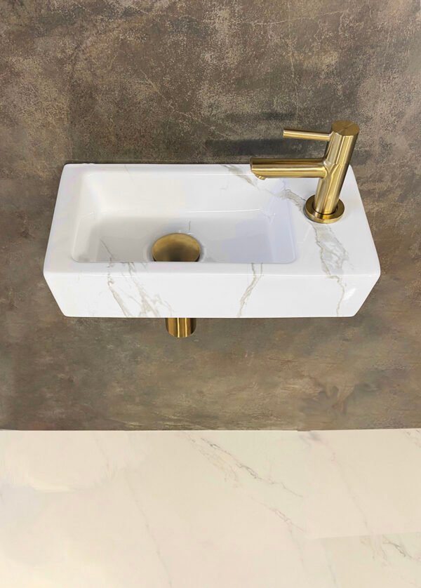 Fonteinset Rhea S mini met fontein rechts carrara, kraan, sifon en afvoerplug geborsteld messing | Lapy