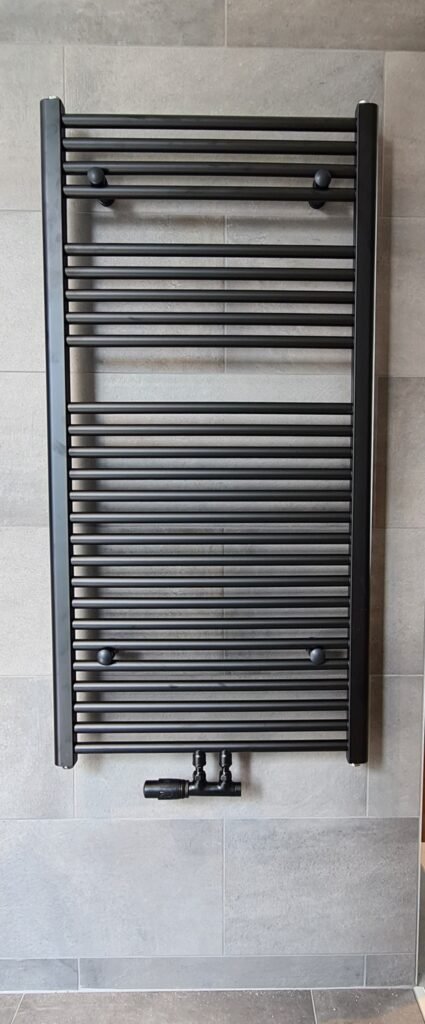 Radiator Lydia 120x60 cm mat zwart met midden-onderaansluiting