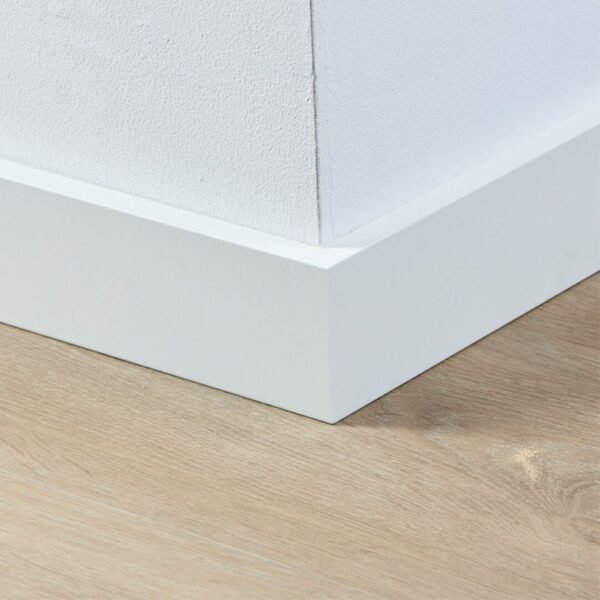 Co-pro gelakte plint amsterdam wit RAL 9010 70x15